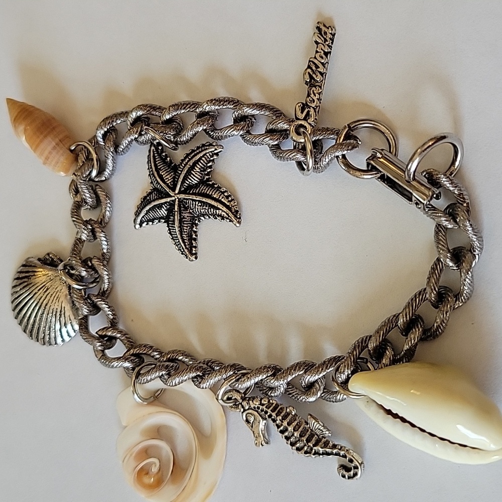 Sea World Charm Bracelet with Ocean-Themed Charms Vintage And Authentic Pearls - Picture 2 of 3